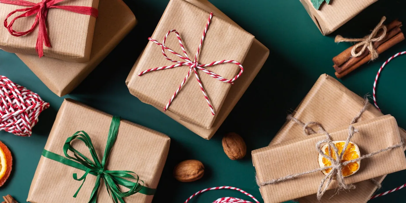 Regalos envueltos listos para la temporada alta — Jumping Panda
